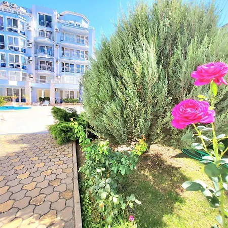 Апартаменти And In Sunny Dream Family Complex In